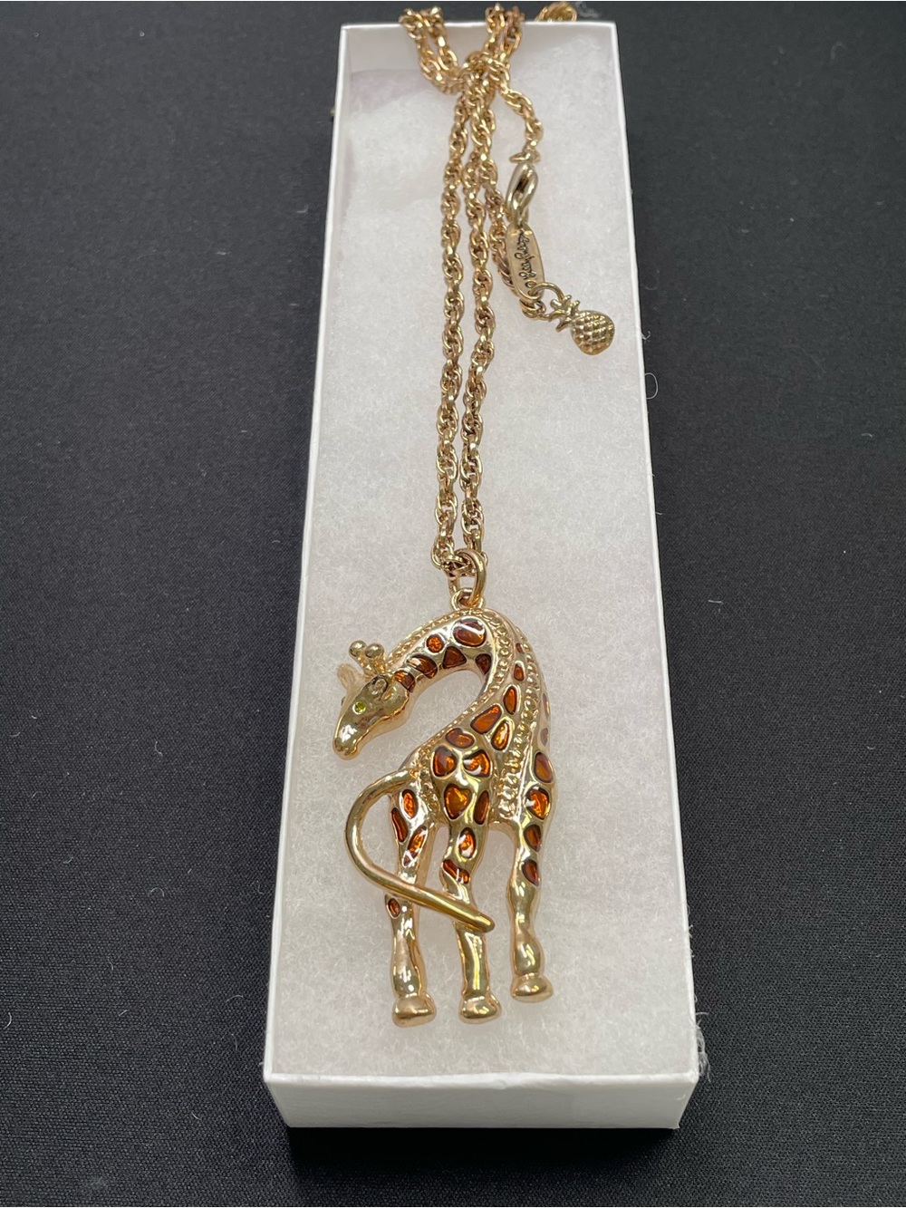 Lilly Pulitzer 34” Necklace and Giraffe Pendant with 28 Gemstones. Adorable.